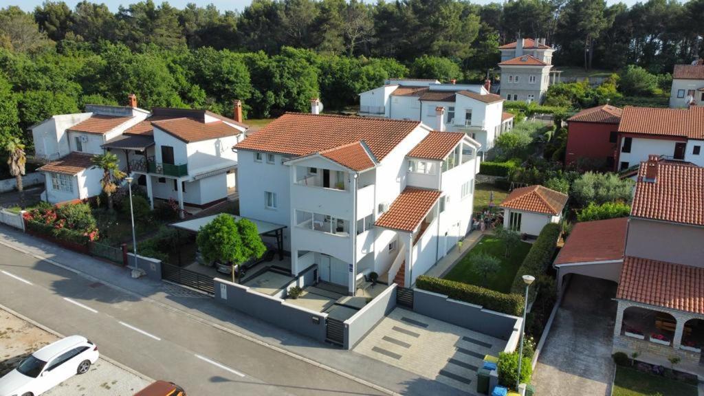 Apartmani Melanie Poreč Buitenkant foto